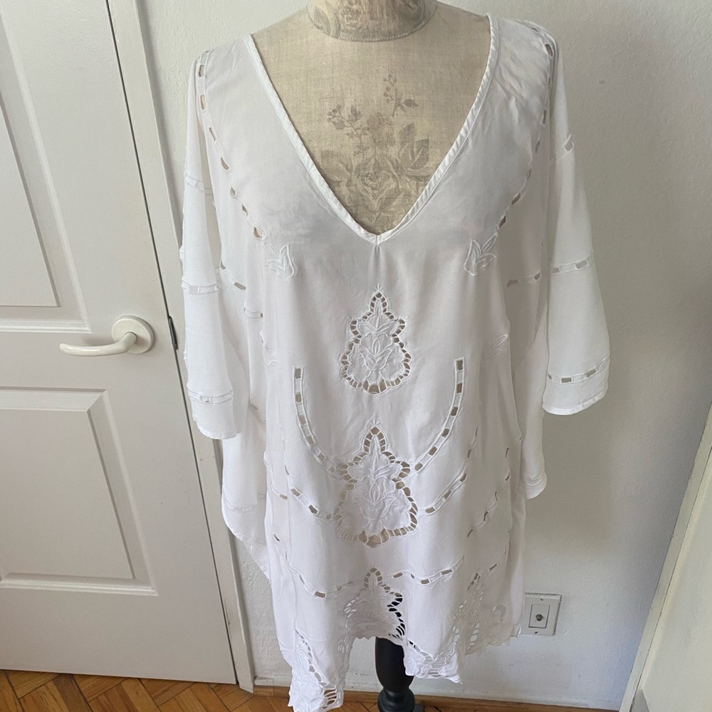 VIX absolutely gorgeous white cover-up